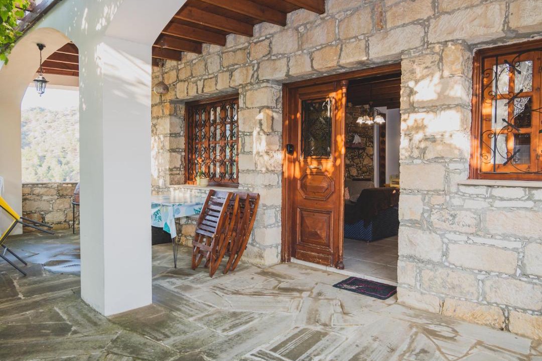 Agios Mamas House | Revecca House
