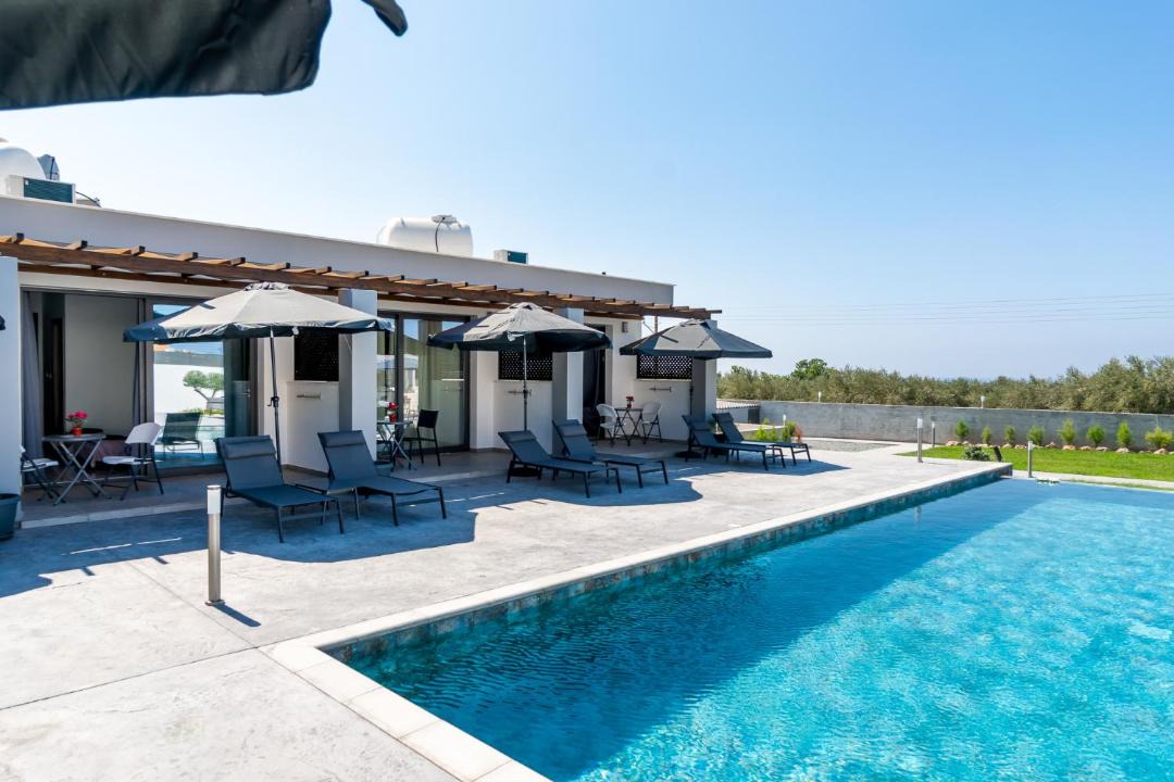 Peyia Town Apartment | Antesia Coral Bay Resort by Ezoria Villas - Adults only