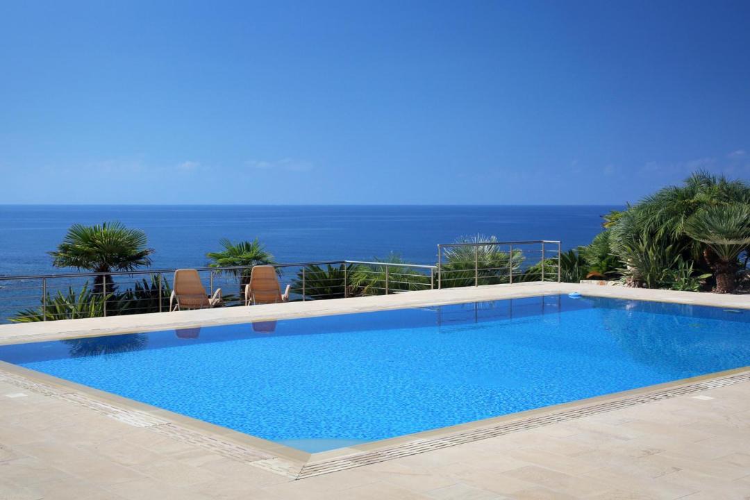 Sea Caves Villa | Seafront 5 Bedroom Villa Paradise in Sea Caves
