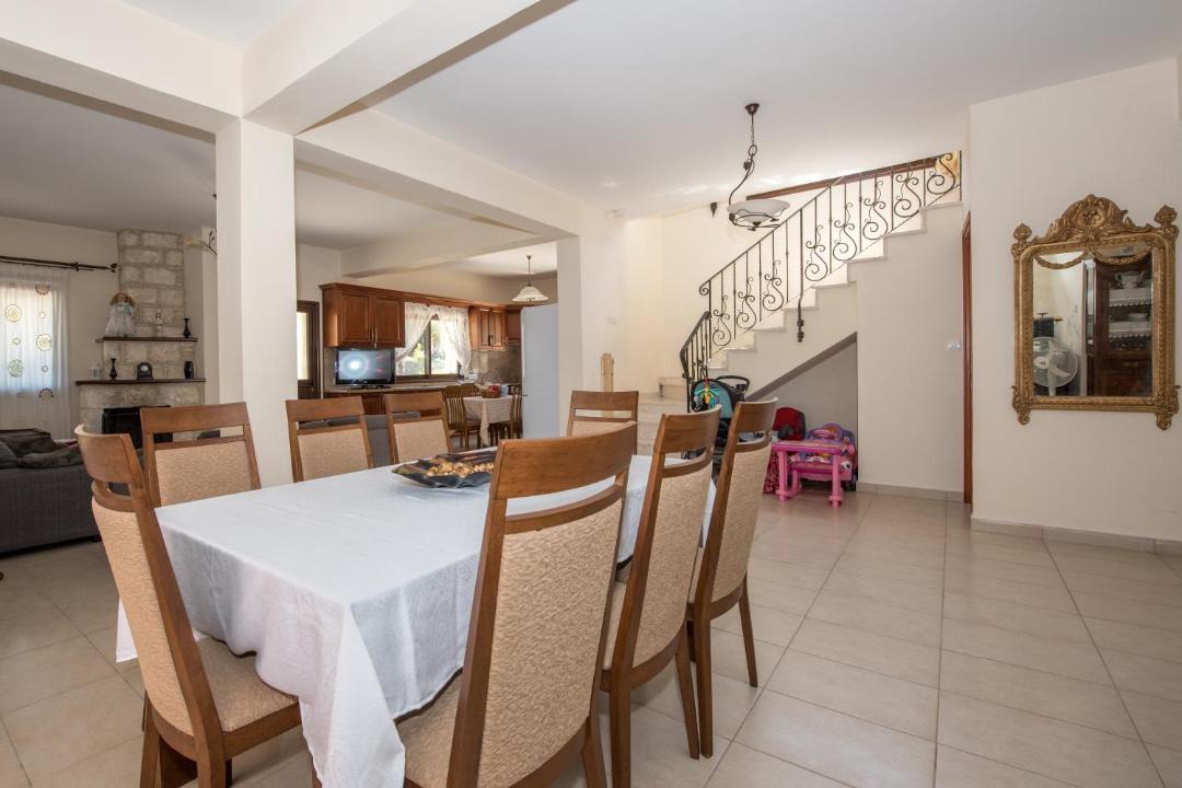 Simou Villa | Stephanie Villa