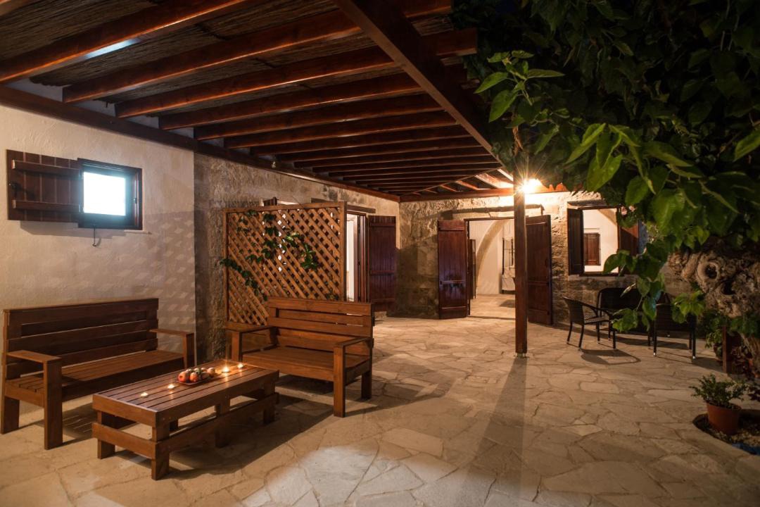 Pano Akourdalia House | Chloe's House
