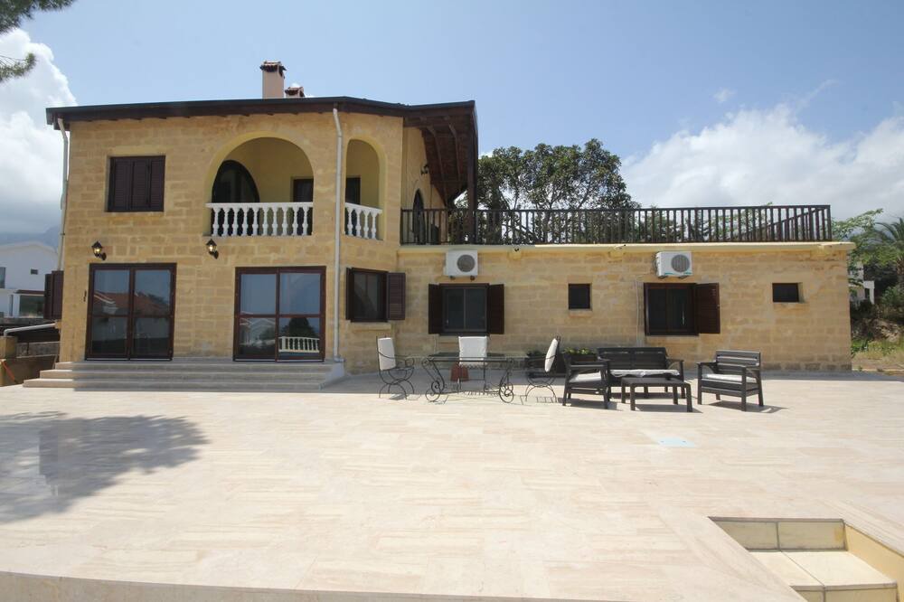 Photo of Outdoor in Karavas