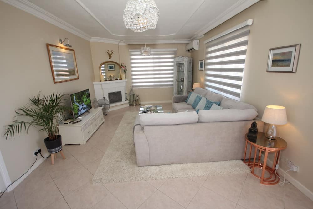 Photo of Livingroom in Kyrenia District