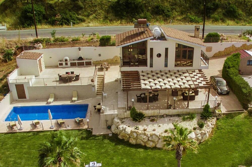 Photo of Outdoor in Pomos