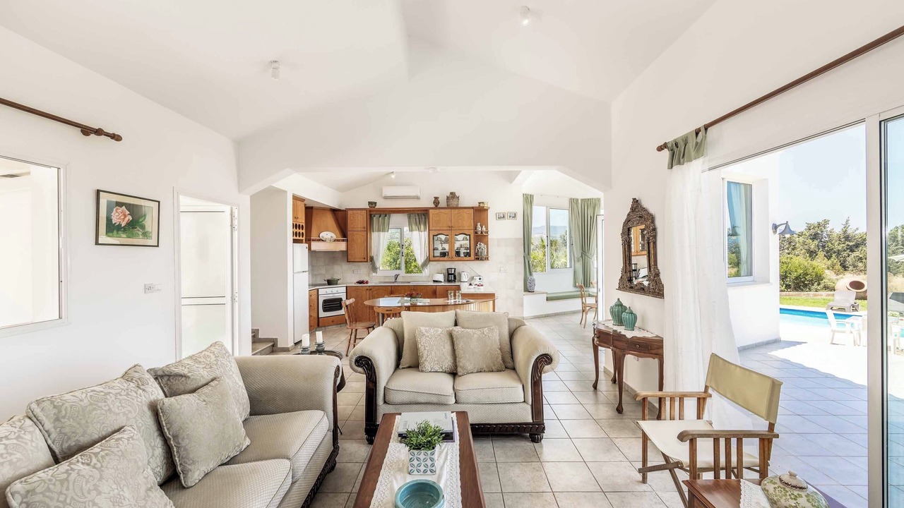 Photo of Livingroom in Latchi