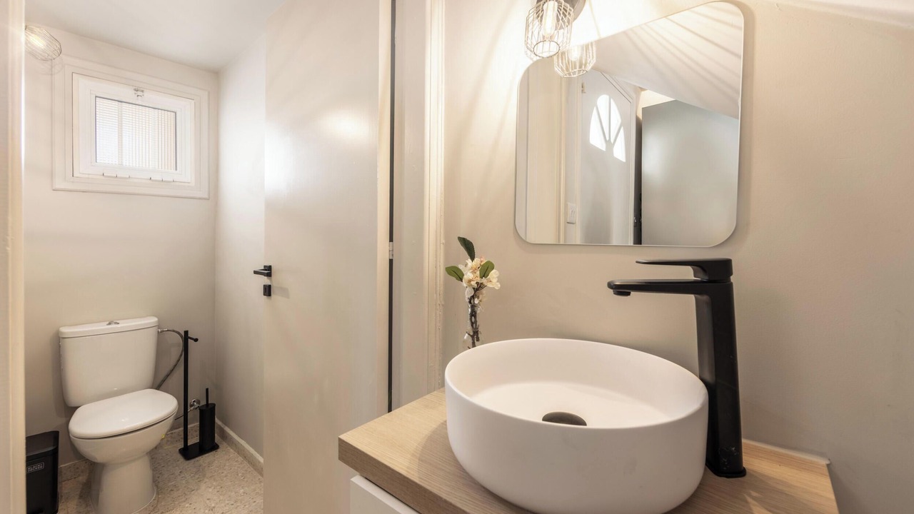 Photo of Bathroom in Pervolia