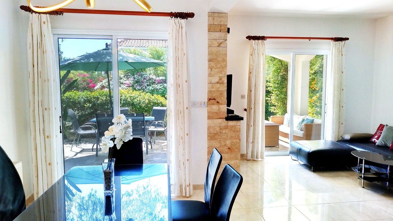 Photo of Livingroom in Peyia Town