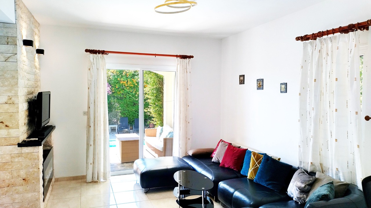 Photo of Livingroom in Peyia Town