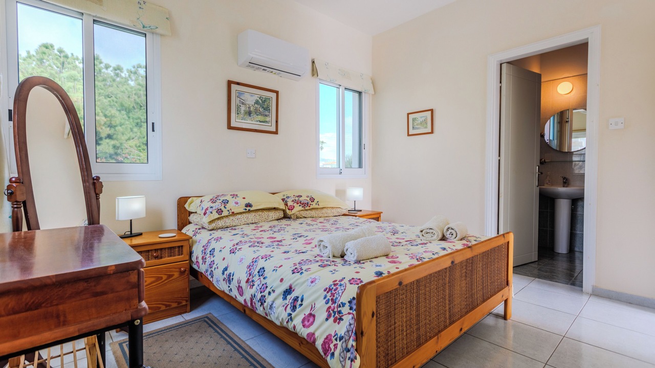 Photo of Bedroom in Peyia Town