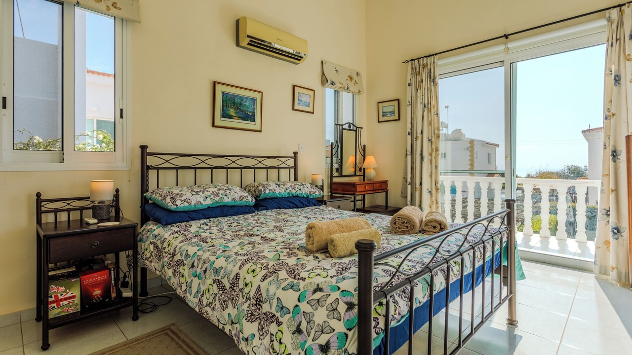 Photo of Bedroom in Peyia Town