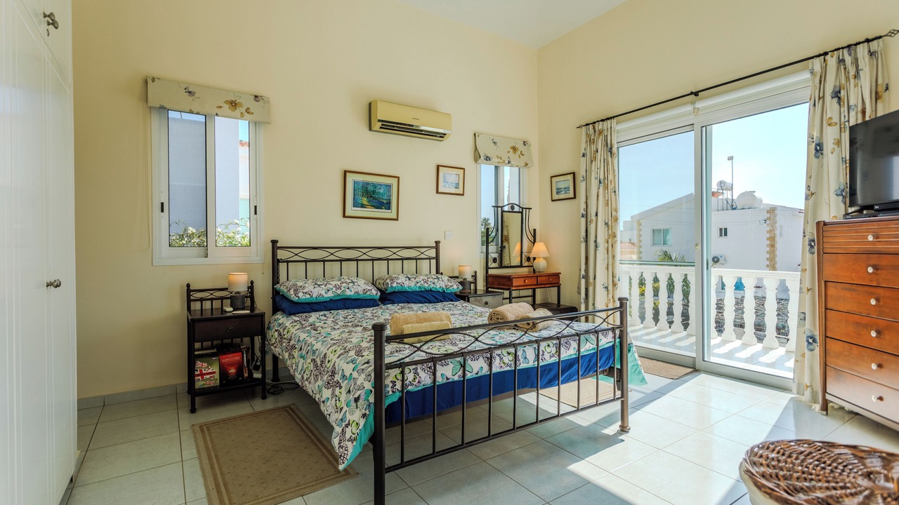 Photo of Bedroom in Peyia Town