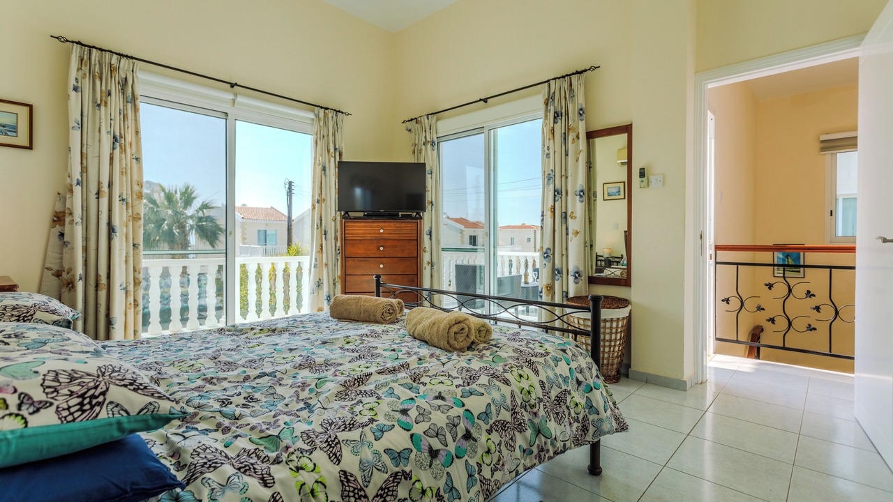 Photo of Bedroom in Peyia Town