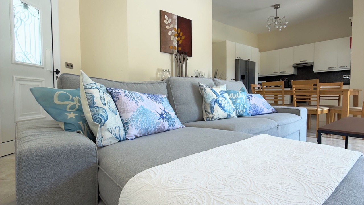 Photo of Livingroom in Peyia Town