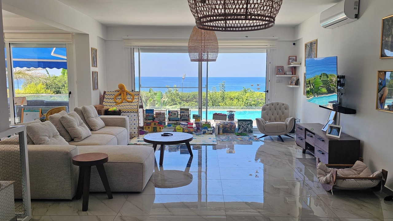 Photo of Livingroom in Kyrenia District