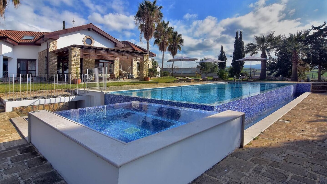 Photo of Outdoor in Polis