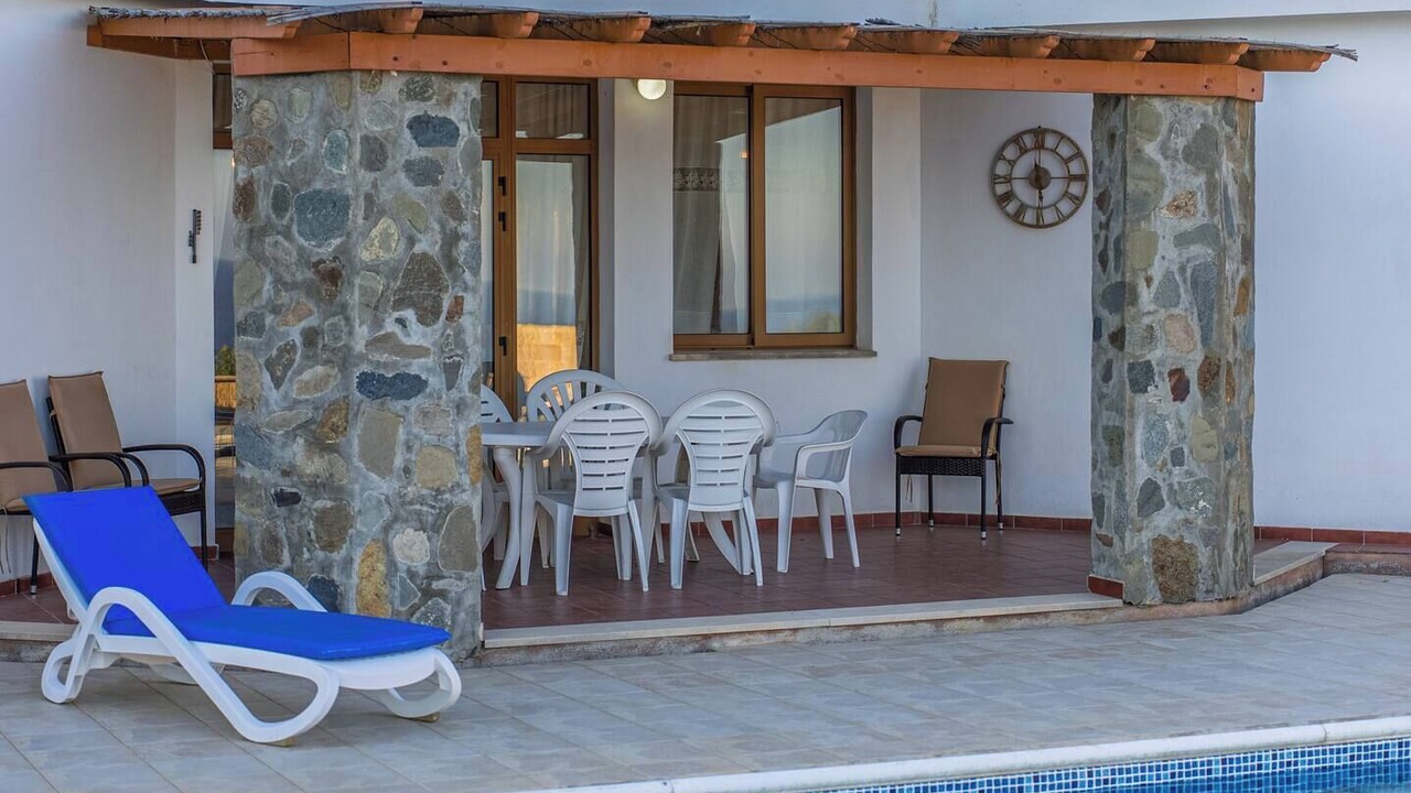 Photo of Outdoor in Pomos
