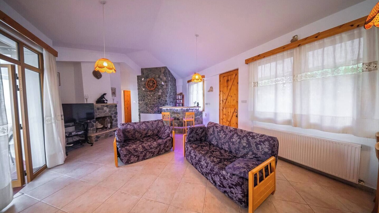 Photo of Livingroom in Pomos
