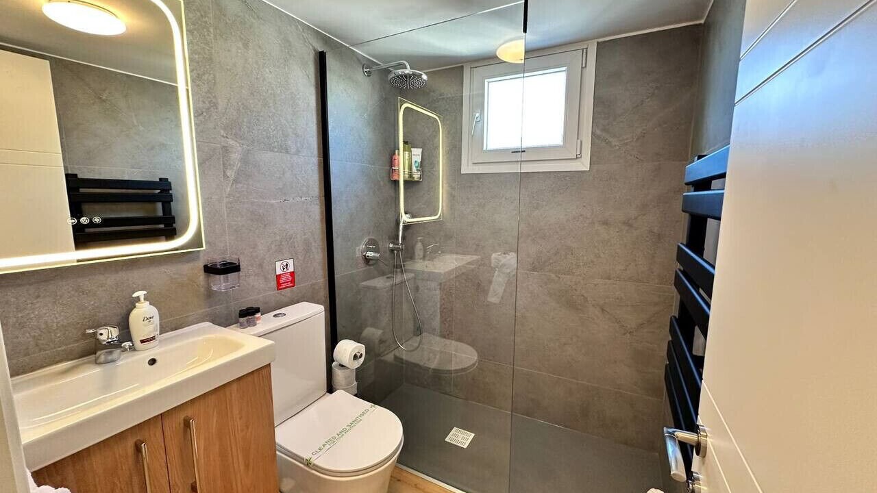 Photo of Bathroom in Neapolis