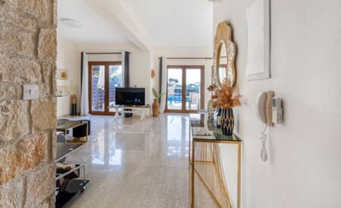 Photo of Livingroom in Aphrodite Hills