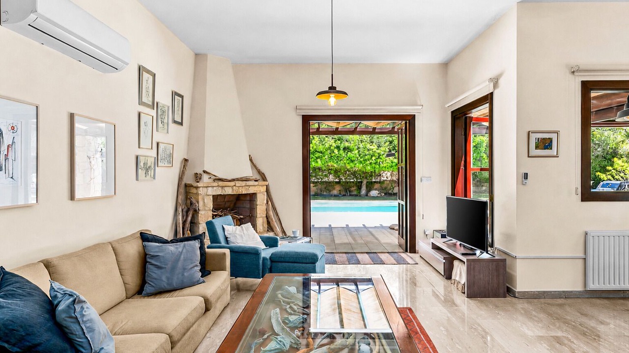 Photo of Livingroom in Aphrodite Hills