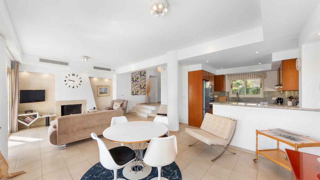 Photo of Livingroom in Latchi