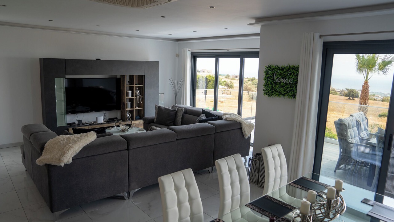 Photo of Livingroom in Peyia Town