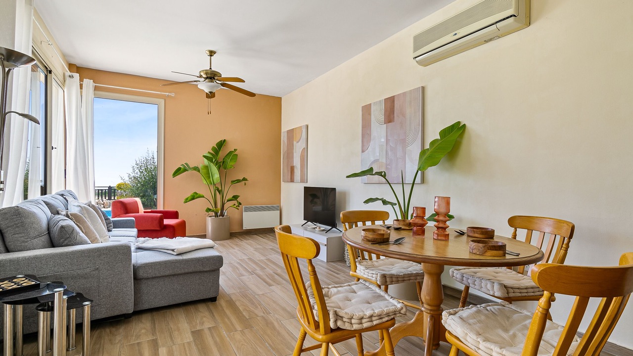 Photo of Livingroom in Peyia Town