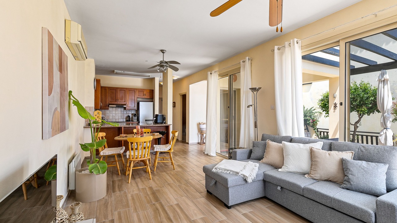 Photo of Livingroom in Peyia Town