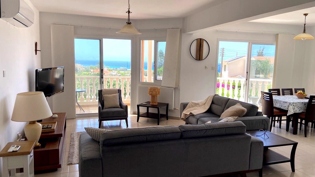 Photo of Livingroom in Peyia Town