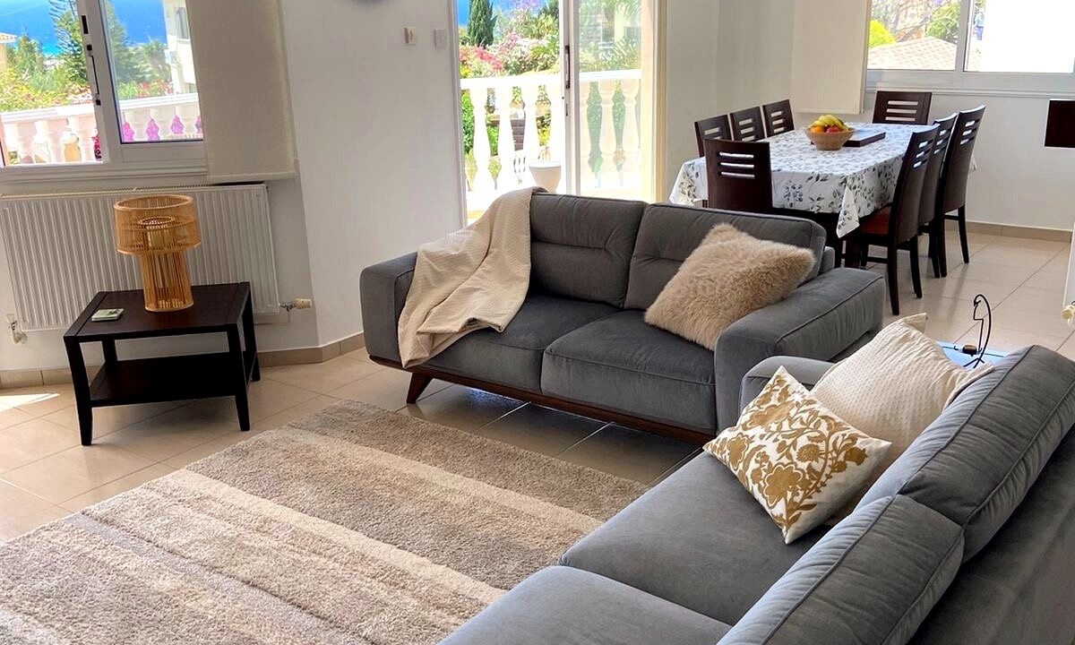 Photo of Livingroom in Peyia Town