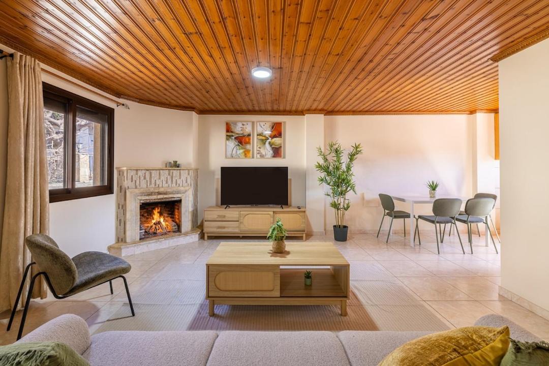 Photo of Livingroom in Koilani