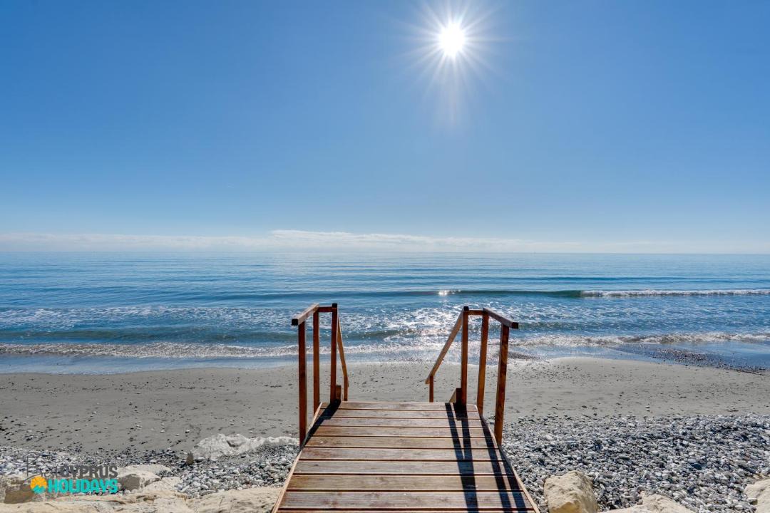Photo of Others in Meneou