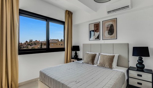 Studio, Balcony, City View