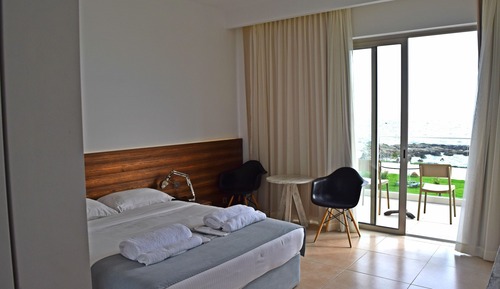 Comfort Room, Balcony