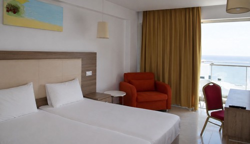 Standard Double or Twin Room, Partial Sea View