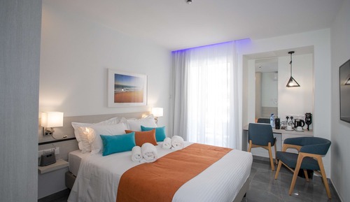 Standard Room, 1 Queen Bed, Non Smoking (with Sofabed)
