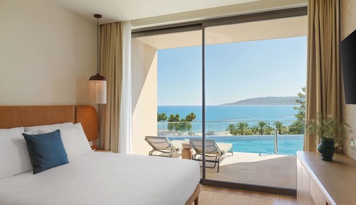 One Bedroom Swim-Up Suite Sea View