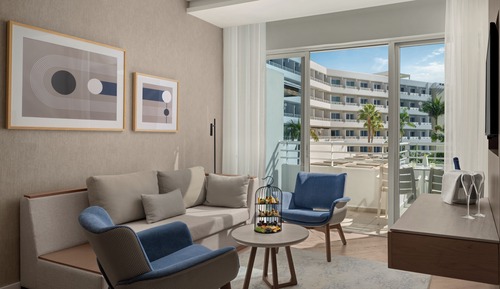 Junior Pool & Sea View Room (16+ years old)