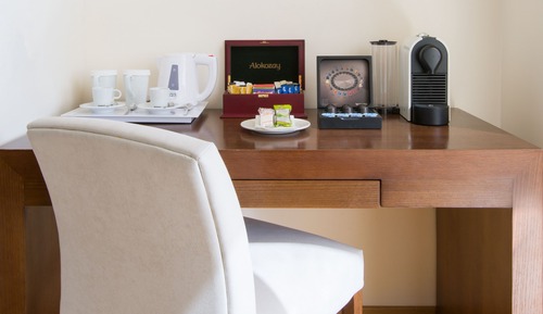 Junior Suite, Partial Sea View