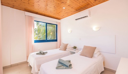 House, 2 Bedrooms (Split Level, 8813)