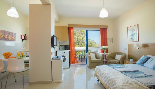 Studio, Garden View (8808)