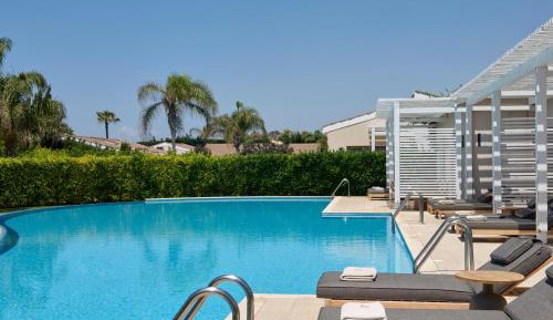 Double Room Swim up Pool view (Bungalows Area)