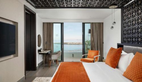One-Bedroom Executive King Suite with Sea View