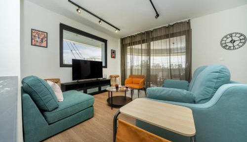 Two-Bedroom Deluxe Apartment with Balcony