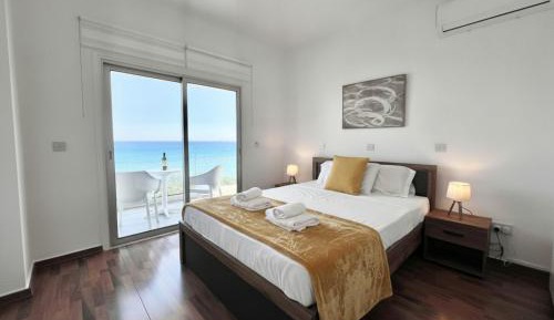 Two-Bedroom Apartment with Balcony and Sea View