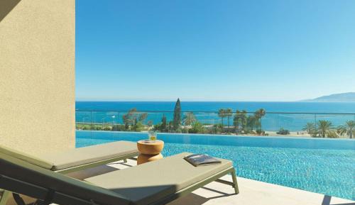 One Bedroom Swim Up Suite Sea View