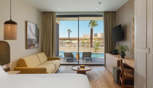 Swim Up Junior Suite Pool View
