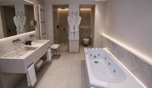 Deluxe King Suite (President)