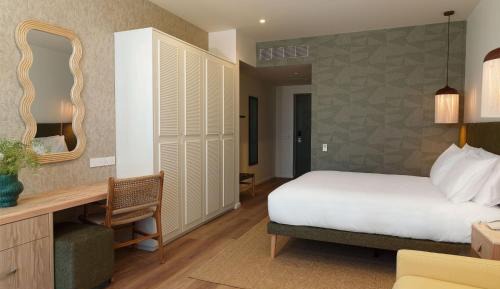 Swim Up Junior Suite Garden View
