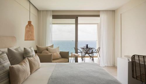 One-Bedroom Suite Sea View
